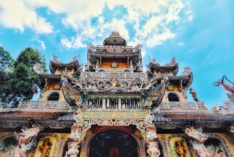 Chùa Linh Phước - Ngôi chùa Ve Chai độc đáo giữa lòng thành phố Đà Lạt