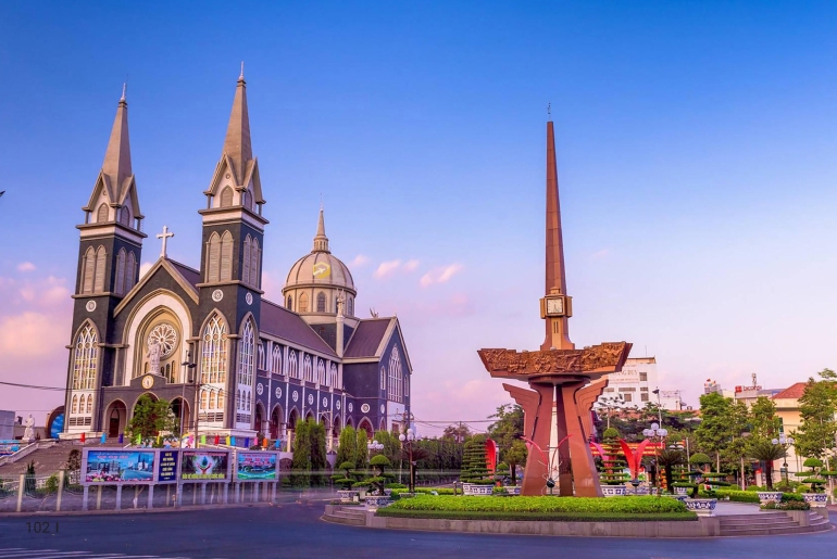 Nhà Thờ Chánh Tòa Phú Cường – Biểu Tượng Của Thành Phố Bình Dương 
