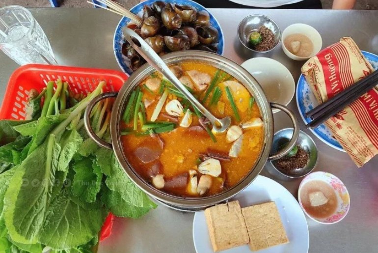 Lẩu Vịt Nấu Chao – Hương Vị Khó Quên Của Tây Đô