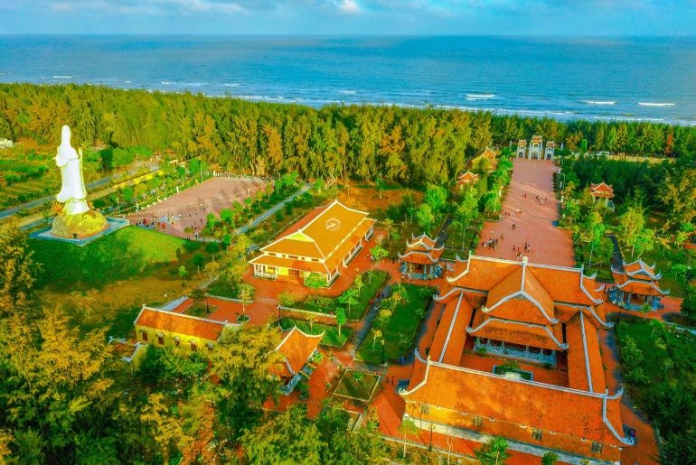 Thiền Viện Trúc Lâm Trà Vinh – Tu viện giữ nhiều kỷ lục đáng ngưỡng mộ