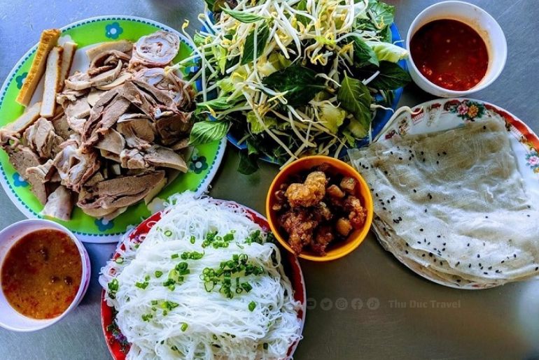 Về Bình Thuận Thưởng Thức Bánh Hỏi Lòng Heo Đậm Vị