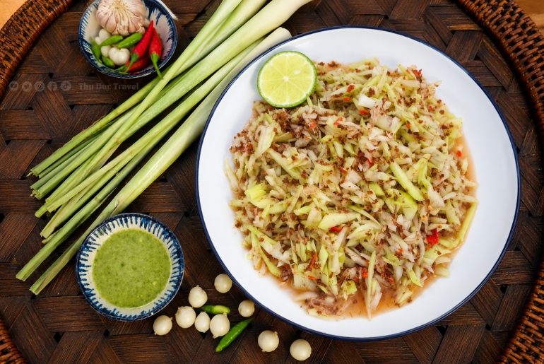 Gỏi Đu Đủ Kiến Vàng – Hương Vị Độc Đáo Của Gia Lai